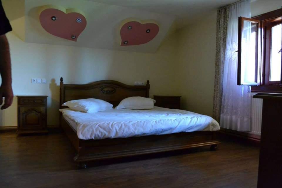 Casa Din Barsana Hotell Bîrsana Exteriör bild